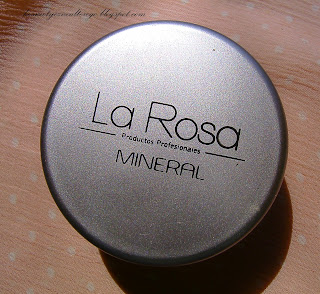 Recenzja: La Rosa, mineralny podkład w pudrze