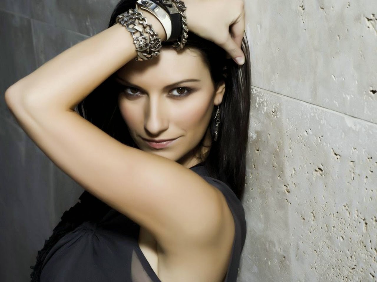 STYLE SHOUTS Le non mutande della Pausini STYLE SHOUTS Le non mutande della Pausini