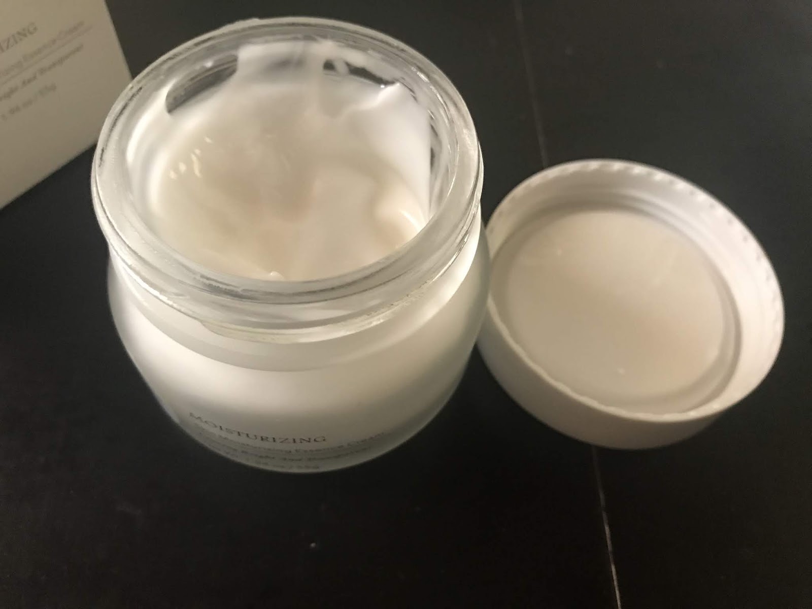 Mm Connoisseur Miniso White Moisturizing Essence Cream