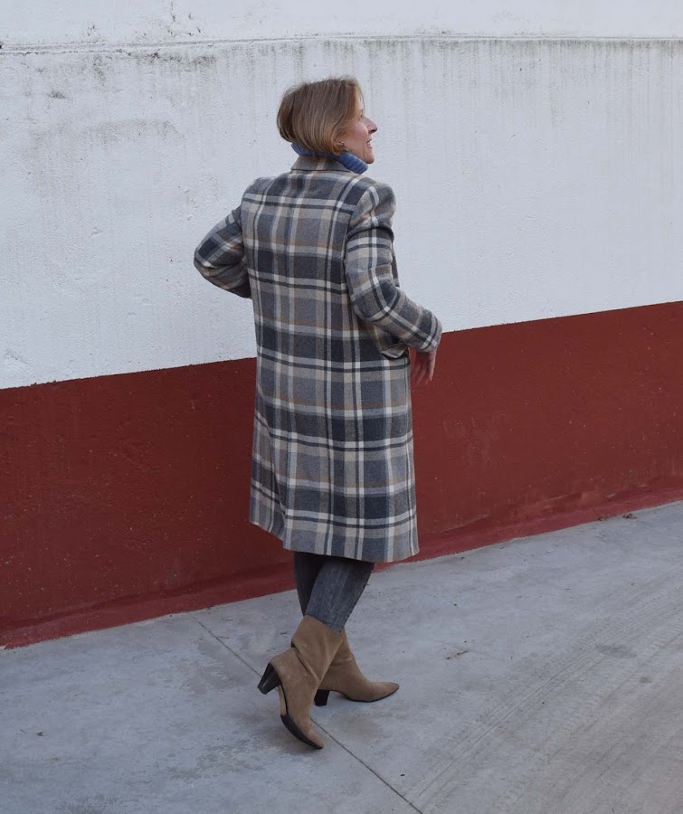 A_cuadros_grises_y_marrones