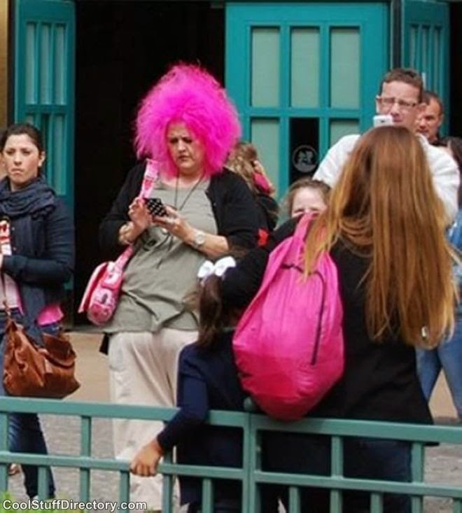 странное поведение женщин. странное поведение женщин. мода питерского метро. странное поведение женщин. странное поведение людей.