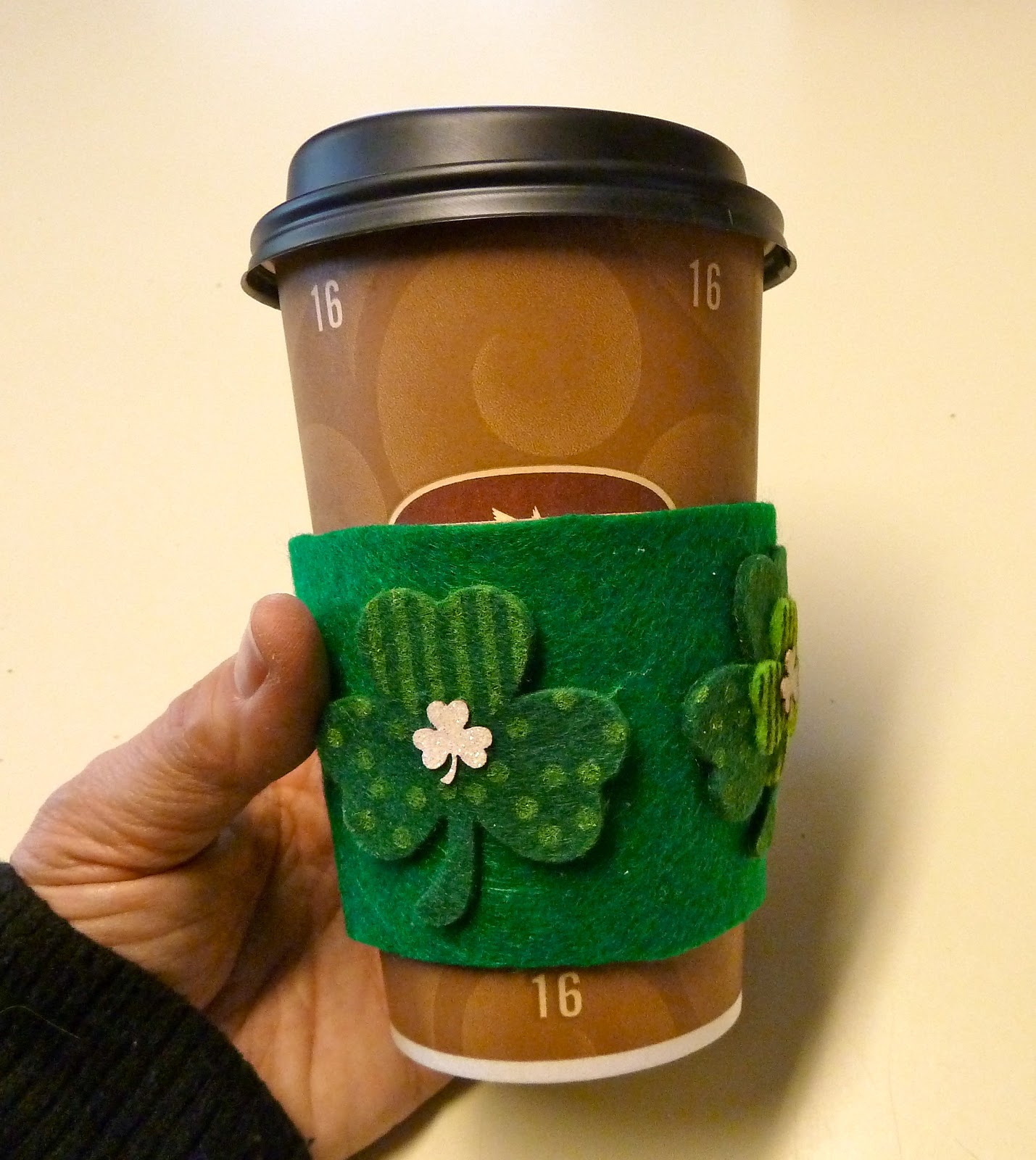 Make it easy crafts Recycled coffee cup sleeve for St. Patrick’s Day