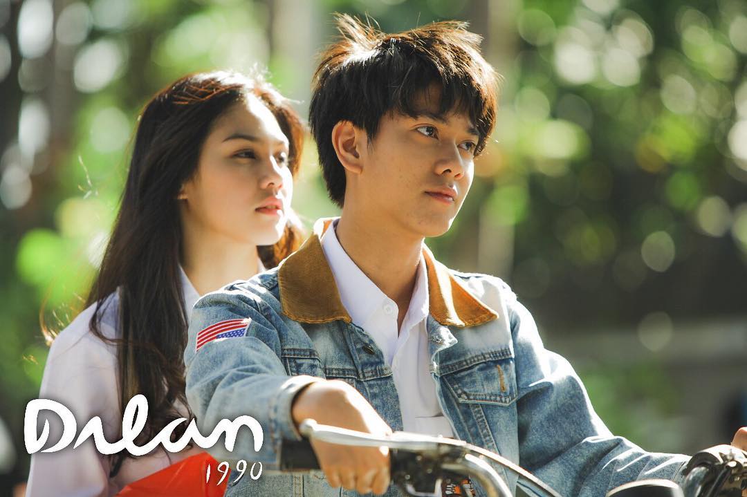 Download Film Dilan 1990 (2018) 480p 720p DownloadLur Download Film Dilan 1990 (2018) 480p 720p DownloadLur