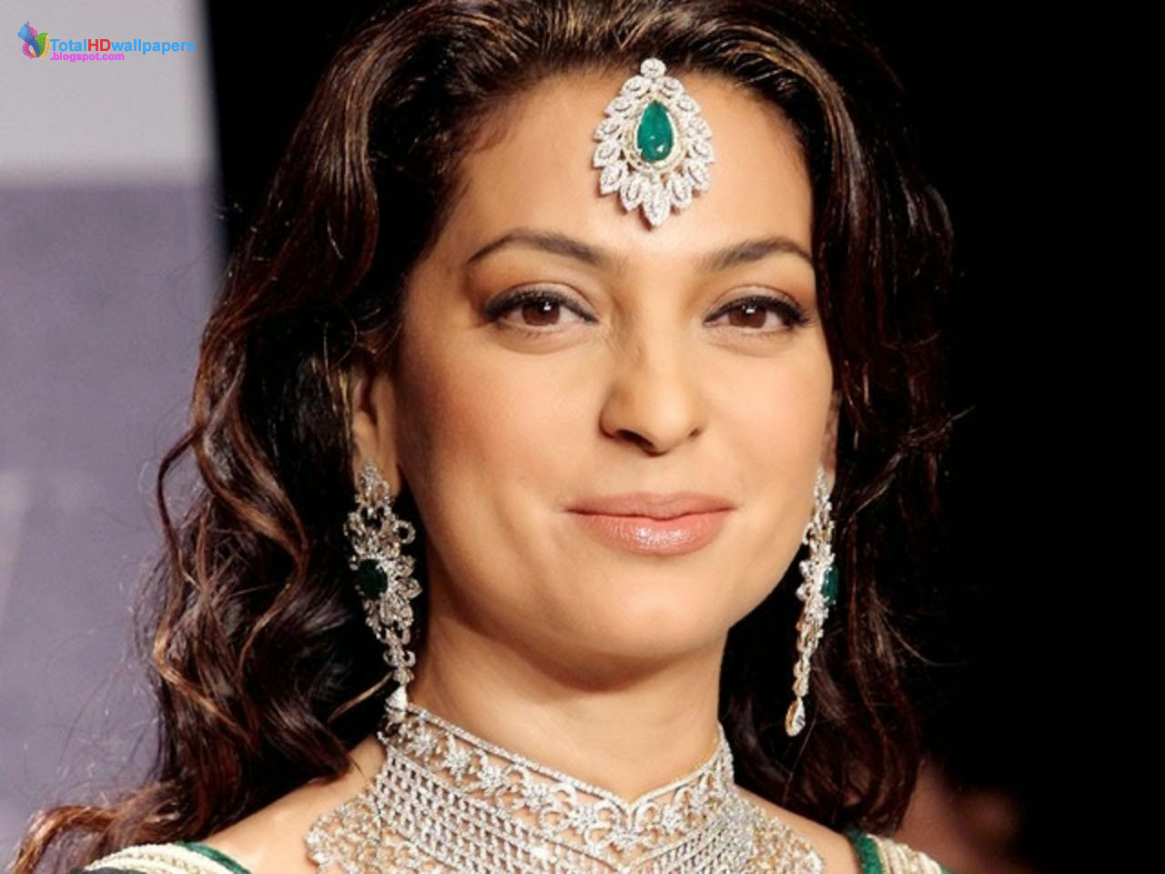 Bollywood Actress High Quality Wallpapers: Juhi Chawla HD Wallpapers