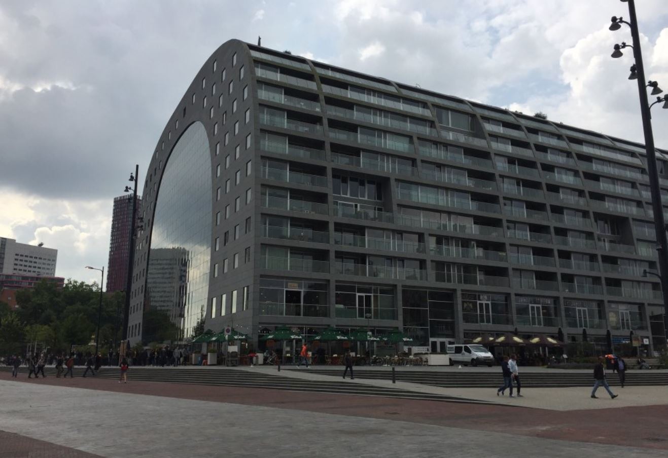 Apartamentos en el mercado Markthal en Rotterdam. Market Hall en Roterdam
