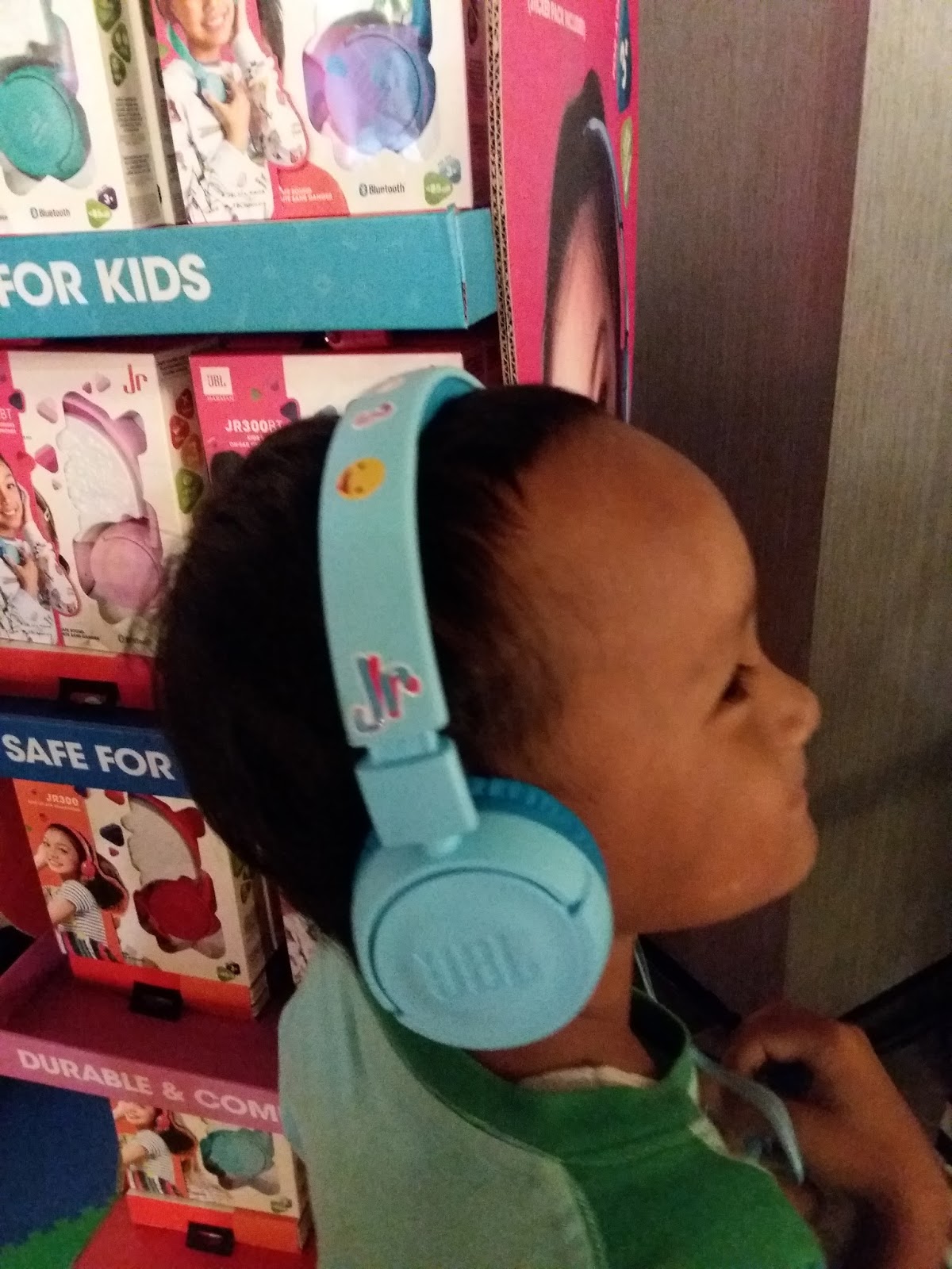 JBL Jr Mengenalkan Headphone Khusus Anak yang Aman Bagi Pendengaran