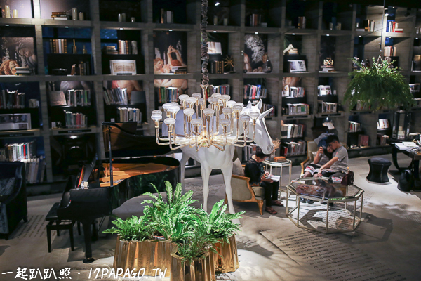 《台中．西屯》樂樂書屋-森林系美學空間，不限時閱覽群書，咖啡茶水喝到飽
