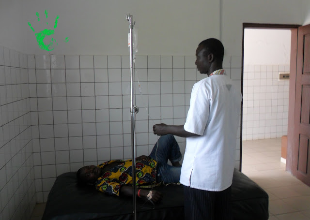 Cura malaria con flebo in Africa