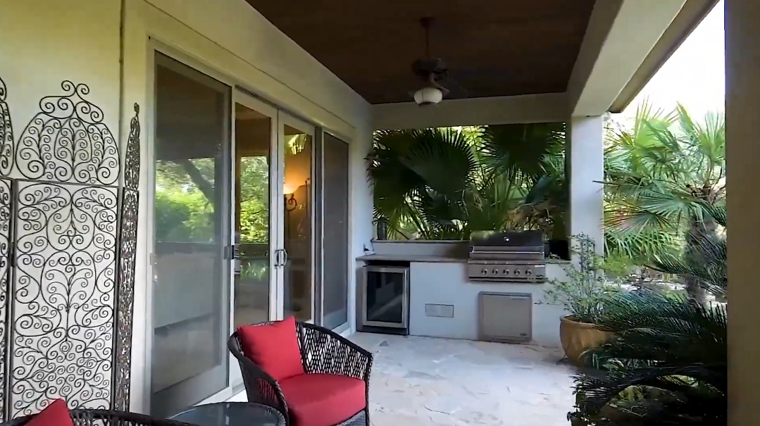 21 Photos vs. 234 Winding Ln, San Antonio, TX Interior Design Luxury Home Tour