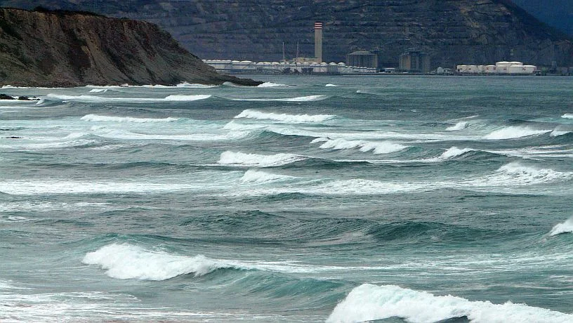 Temporal en Bizkaia. Playa de Sopelana - Atxabiribil