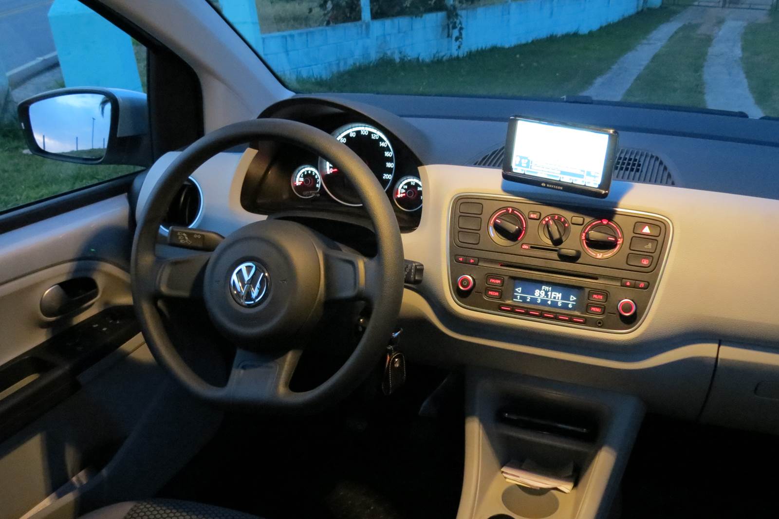 Volkswagen up! - interior - sistema Maps and More