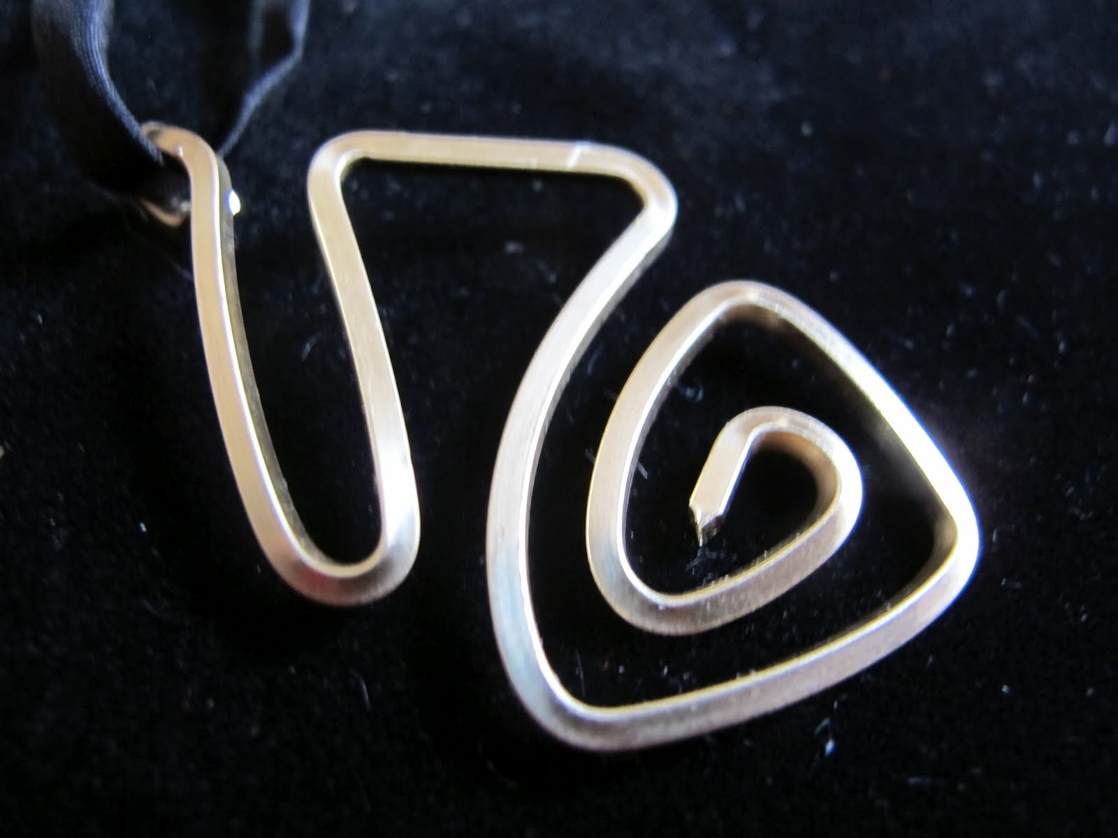 Naomi's Designs Handmade Wire Jewelry Funky abstract gold wire