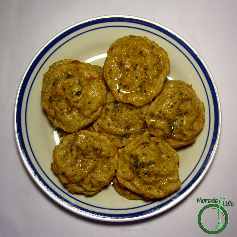 Morsels of Life - Cheddar Bay Biscuits - Quick and easy garlicky cheddar biscuits with a sprinkling of buttery parsley on top.