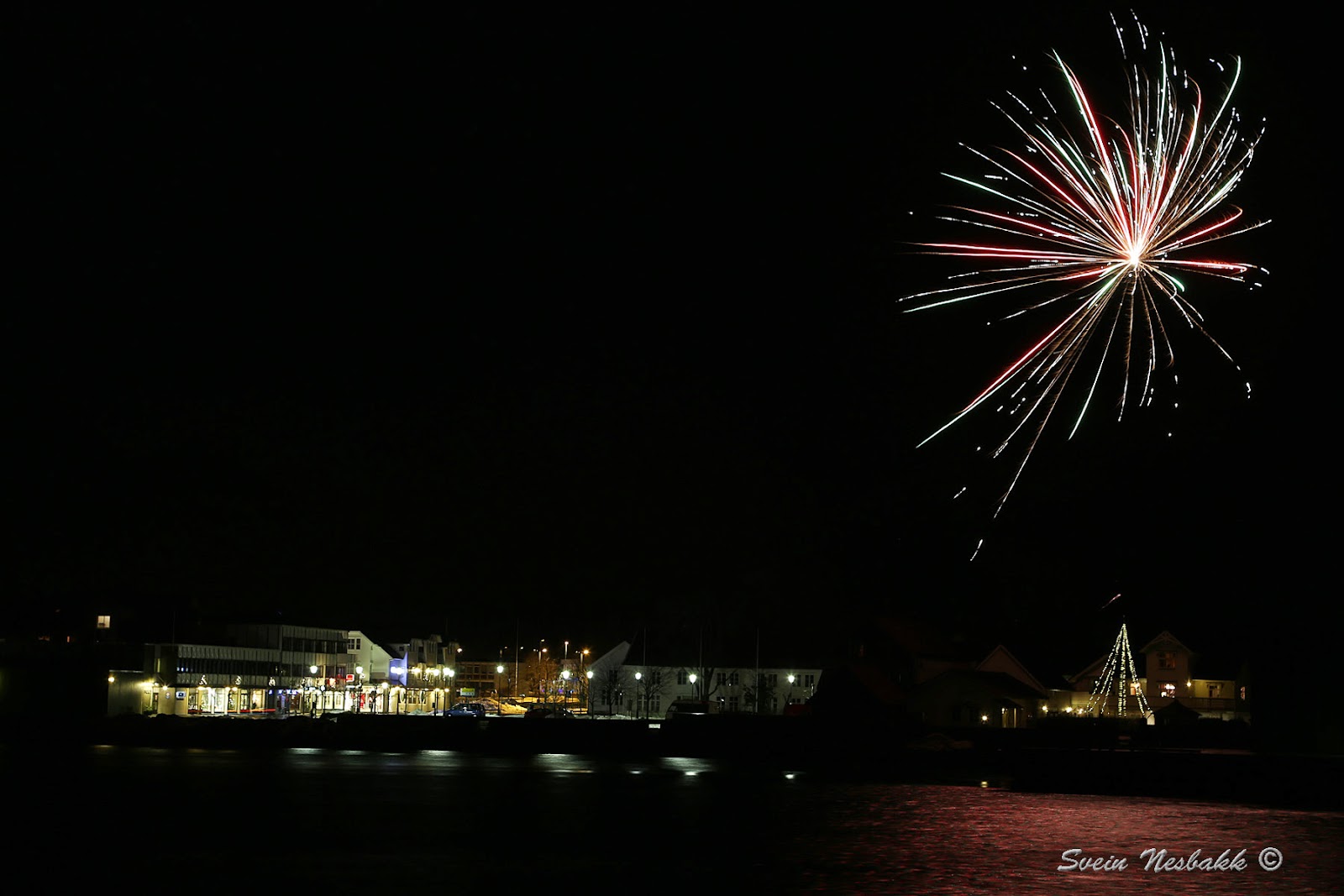 Nesbakkbilder: Nyttårsrakettar 2014