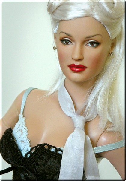 Muñeca o figura de acción con increíble parecido Gwen Stefani