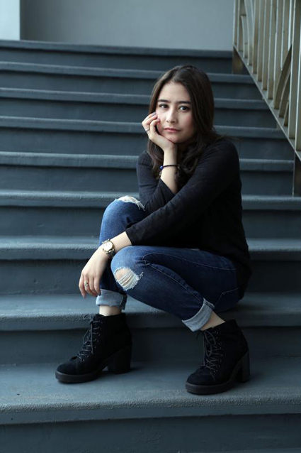 Nama Asli Prilly Latuconsina / Biografi lengkap Prilly Latuconsina