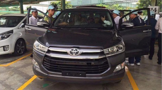 [Image: xe-toyota-innova-2016-dau-tien-xuat-hien...h-phuc.jpg]