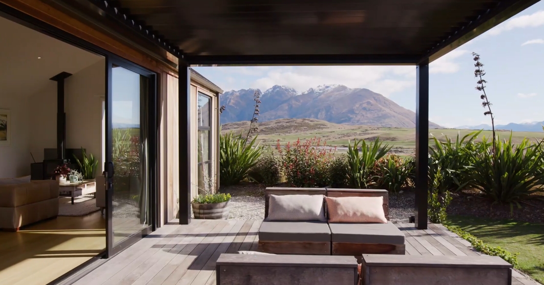 25 Interior Design Photos vs. 13 Torridon Ct, Jack's Point New Zealand Luxury Home Tour