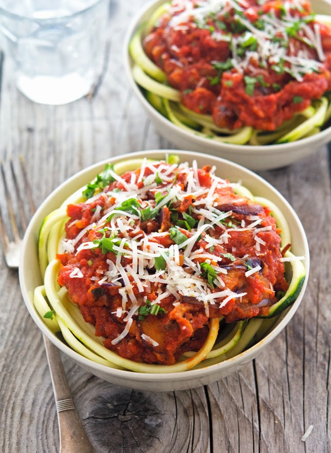 Zoodles alla Norma (with Tomato Sauce and Eggplant) 