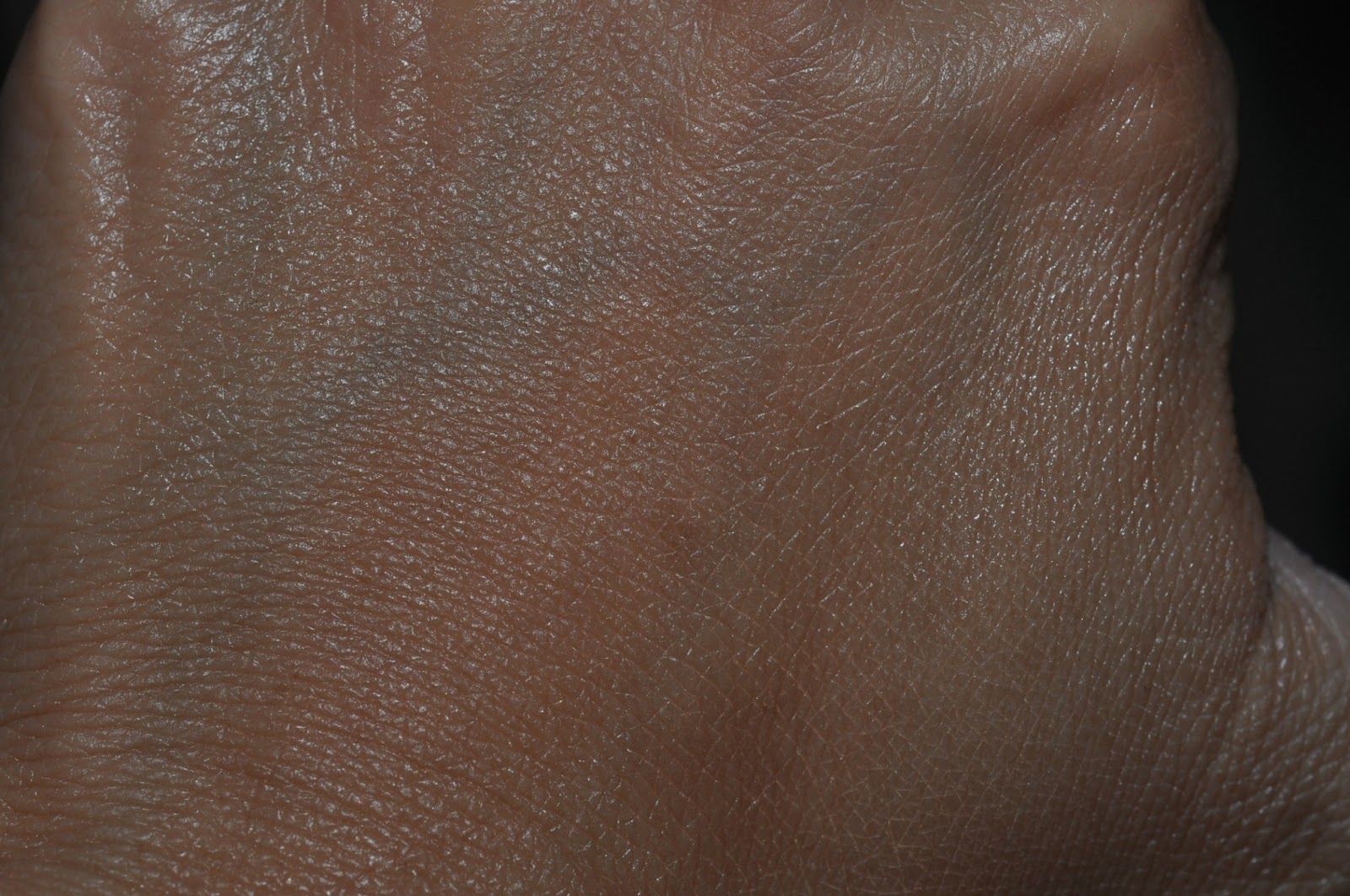 tarte Maracuja Rainforest Glow Instant Matte Waterproof Body Perfector