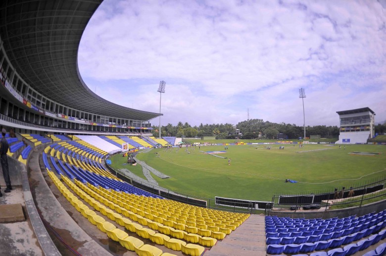 ලොව දේශපාලන චරිත සම්මානයට පත්ර වෙයි.ලොව ඇතැම් දේශපාලන චරිත ජනතා ගැරහීමට බදුන් වෙයි.ලොව බොහෝ දේශපාලන චරිත තේරුම් ගත නොහෙන සේ අති සංකීර්ණය.යථෝක්ත දේශපාලන චරිත අතරෙන් අතලොස්සක් තමන් වෙත පැවරුණු වගකීම මැනවින් ඉටුකර ,නිහඩ දිවි පෙවෙතකට පිවිසෙති. එවන් දේශපාලන චරිත අතරෙන් සිරිසේන කුරේ මැතිතුමා අප අවසාන වශයෙන් සදහන් කළ විරළ ගණයට අයත් වන උදාර චරිතයකි. සිරිසේන කුරේ මහතා දැයෙන් සමුගෙන ,මෙම නොවැම්බර් 30 වන දිනට දෙවසරක් සපිරේ. me kauda mkda karanne 2