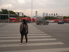 woman waiting to cross Huangxing North Road at the intersection with Kaifusi Road