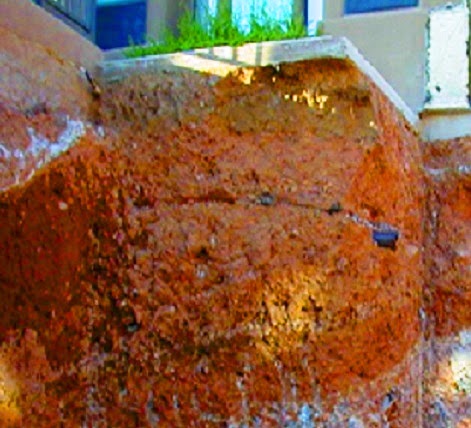 Foundation undermining due to adjacent excavation 