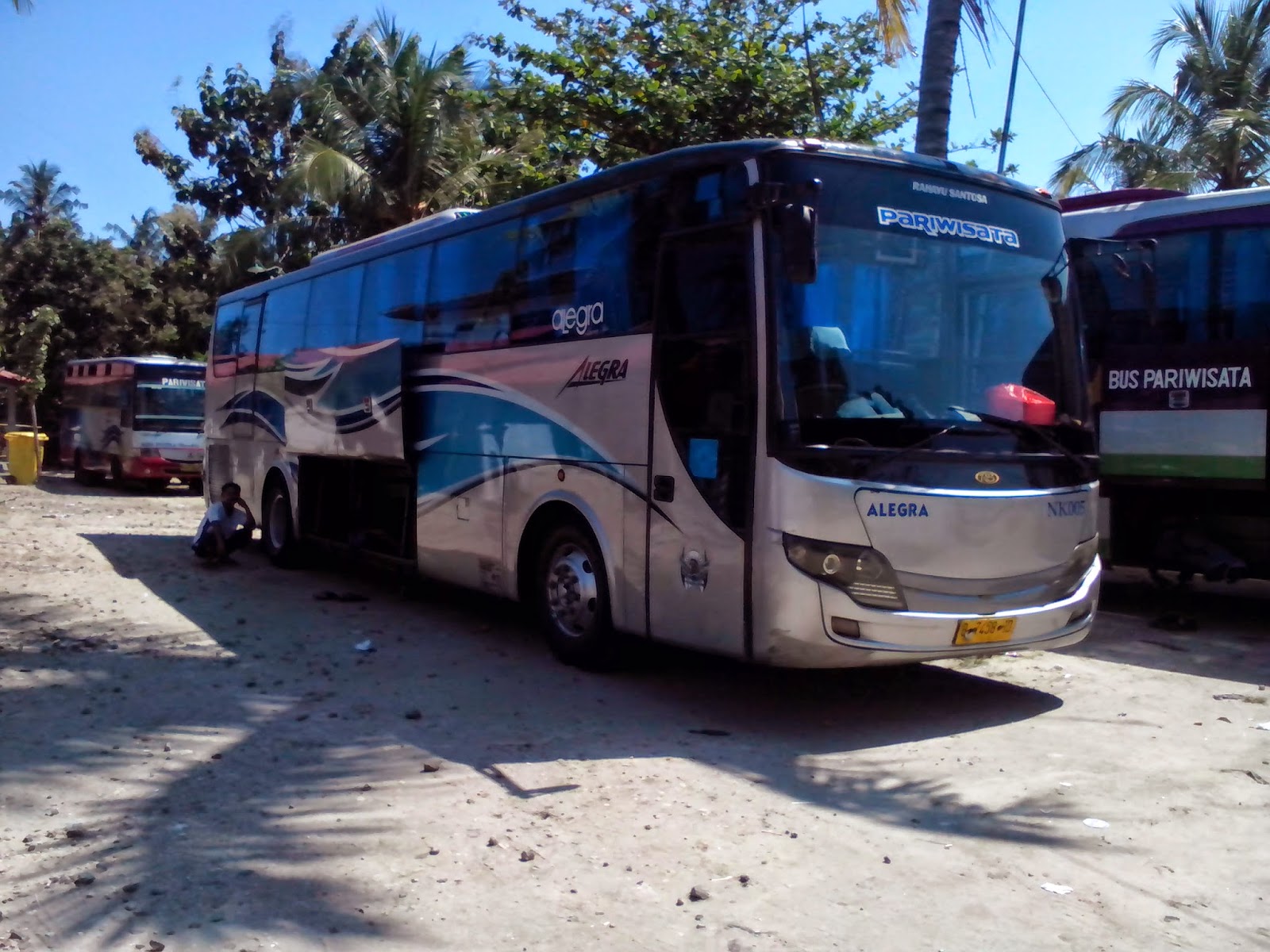 Garasibis PO Menggala Jawa Timur Bus Pariwisata