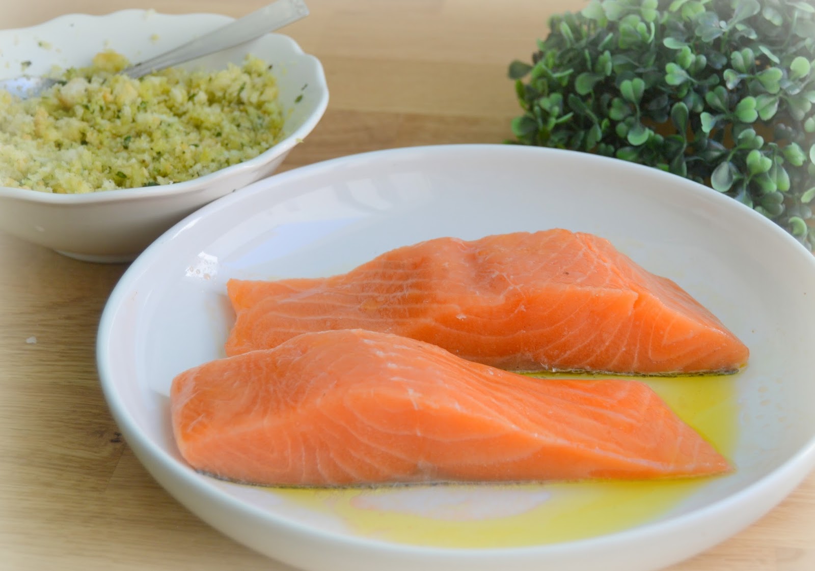 Salmón al horno con costra al pesto pesto. Baked salmon. Receta fácil, rápida y saludable.