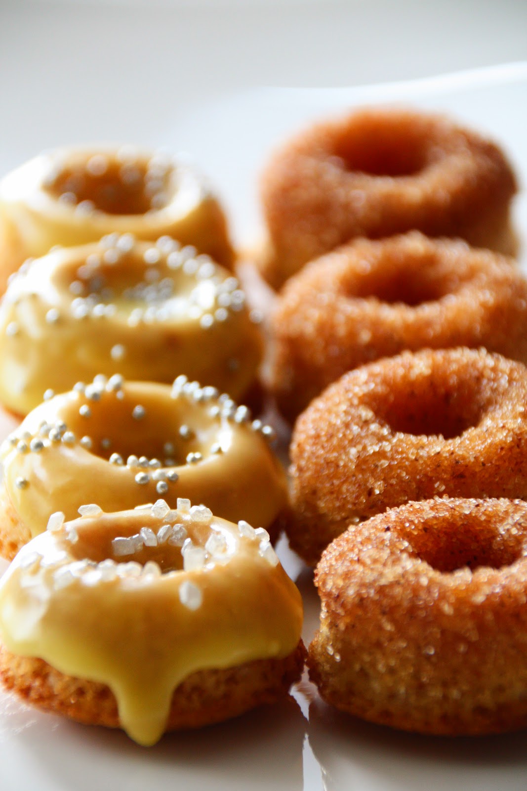 GabbyGourmet: BAKTE MINI DONUTS