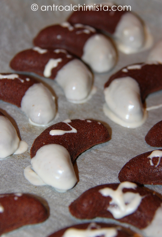 Vanillekipferl alla Nutella con Glassa di Cioccolato Bianco