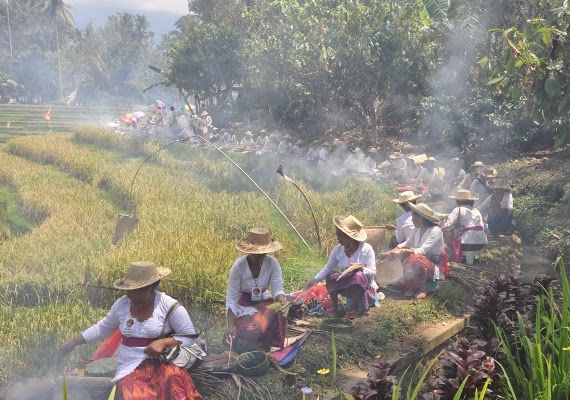 735 Wanita Nyangrai Kopi Catat Rekor MURI