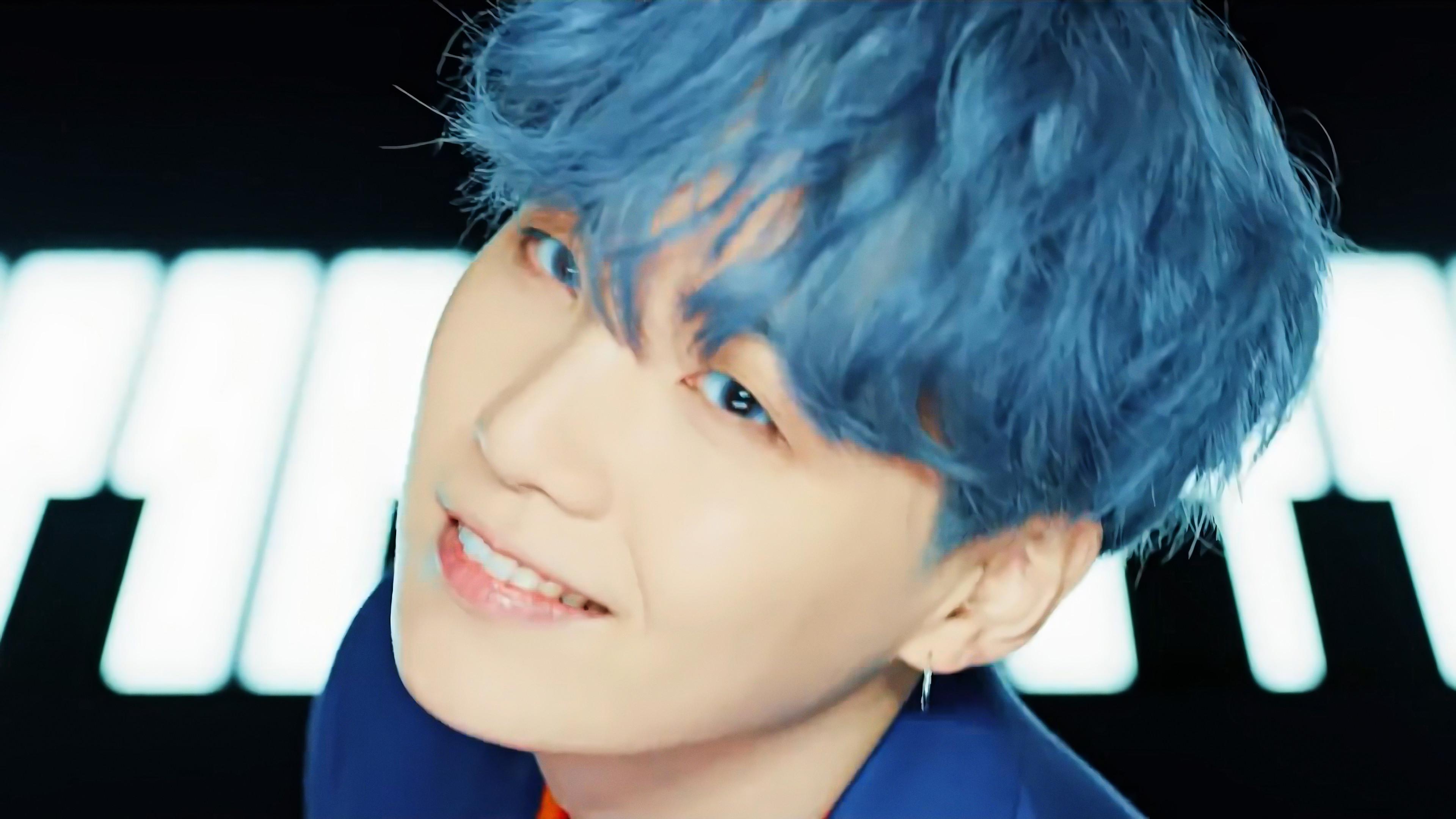 BTS' Suga's Blue Hair in "Boy With Luv" Music Video - wide 5
