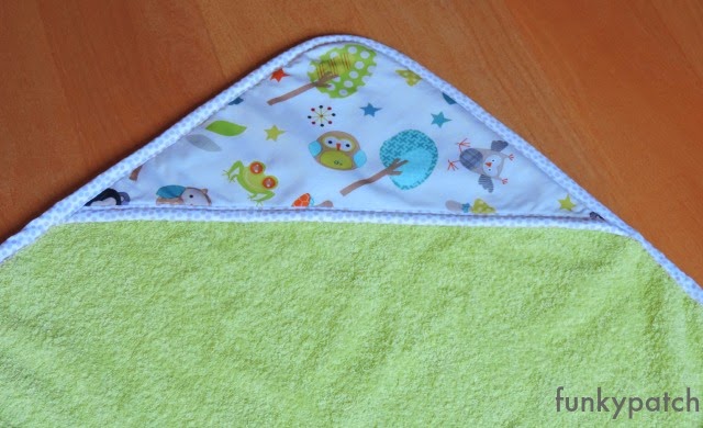 capa de baño para bebé hecha a mano por funkypatch
