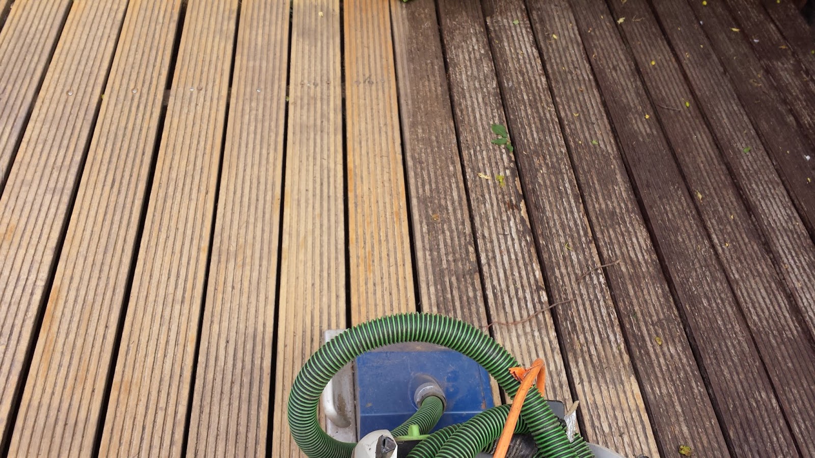 handel Aggregaat thee Wanneer laat ik best mijn houten terras reinigen/onderhouden? Wij kunnen  alle groenaanslag, mossen en vervuiling door zure regen verwijderen met een  schuurmachine met stofafzuiging! | De Terrasreiniger