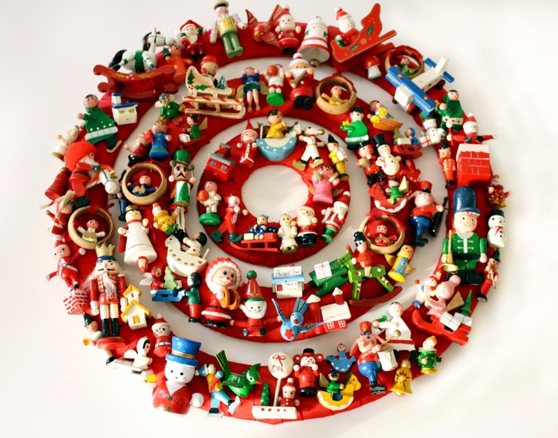 Meet Me in Philadelphia Christmas Craft 1 Vintage Wooden Ornament Wreaths