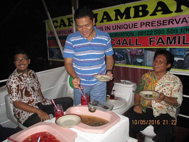 HEBOH, Foto Makanan dan Minuman Disajikan di Kloset HEBOH, Foto Makanan dan Minuman Disajikan di Kloset