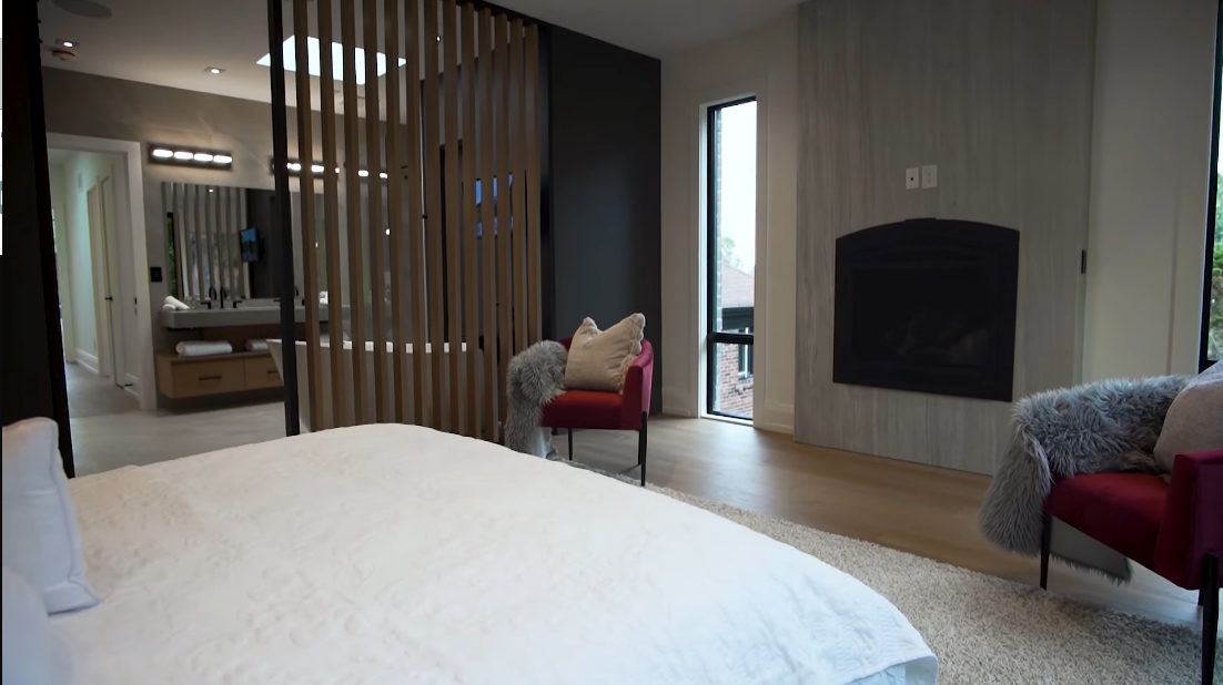40 Interior Design Photos vs. 10 Second St, Toronto Luxury Home Tour