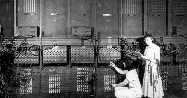 Gambar Komputer dari Generasi Pertama sampai sekarang - HipWe Web