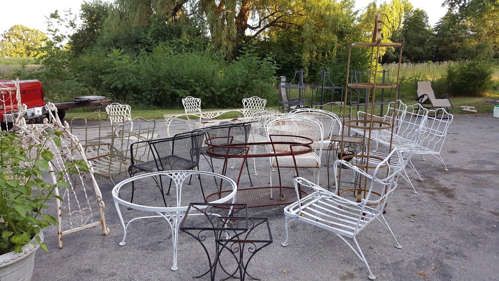 Gear Acres At Top Of The Hill Vintage Woodard Patio Furniture