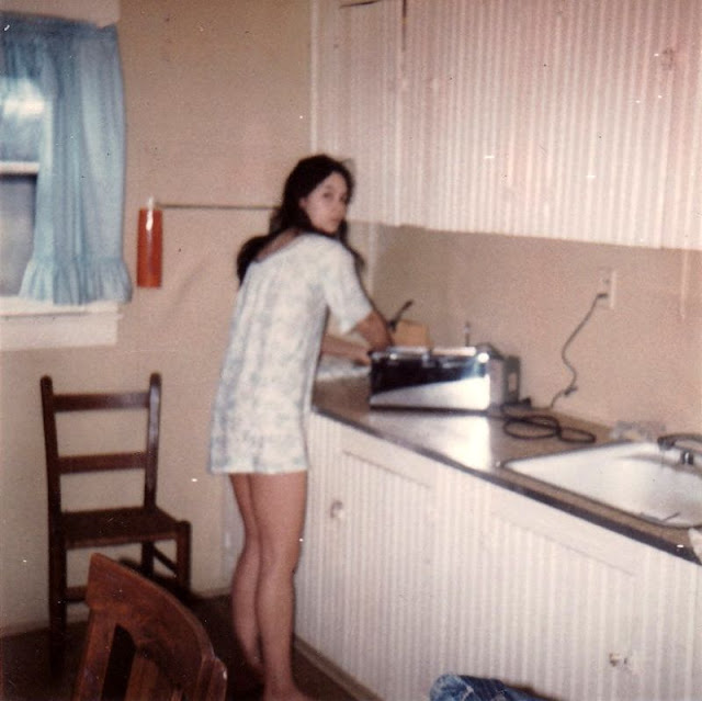 25 Intimate Photos Of Mom Working In The Kitchens In The 1970s Nostalgic Us Usreminiscence 