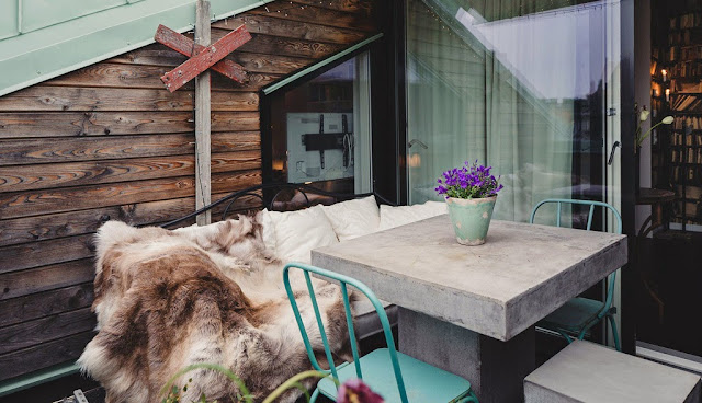 Pequeno apartamento decorado: o piso preto fez toda a diferença. Blog Achados de Decoração Pequeno apartamento decorado: o piso preto fez toda a diferença. Blog Achados de Decoração