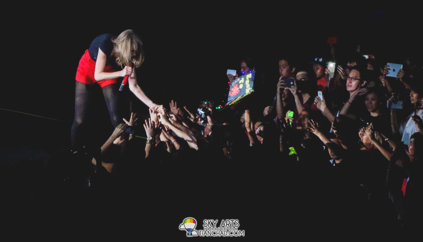 Taylor Swift has been very kind to interact with Malaysia fans frequently!!