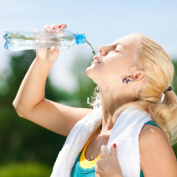 World Amazing Photos Girls Just Can't Drink Water Out of the Plastic Bottles