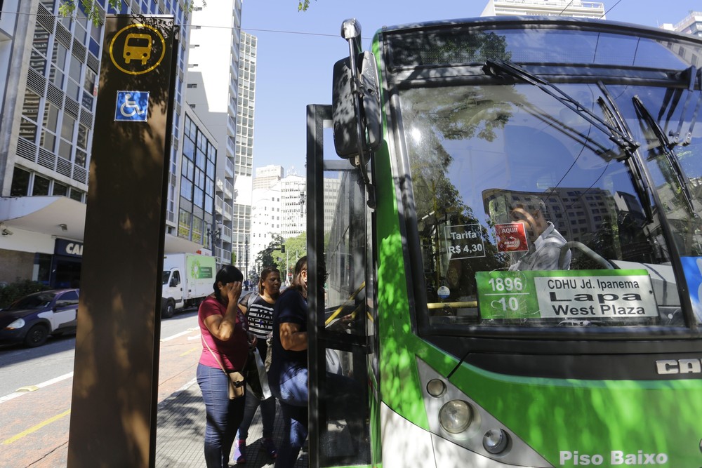 Justiça suspende aumento da tarifa de ônibus em São Paulo 1 Tarifa%2Bde%2B%25C3%25B4nibus%2Bsubiu%2Bpara%2BR%2524%2B4%252C30%2Bem%2Bjaneiro%2B%25E2%2580%2594%2BFoto%2BNelson%2BAntoine%2BEstad%25C3%25A3o%2BConte%25C3%25BAdo