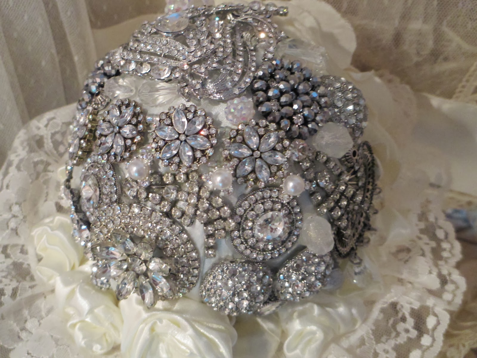 How to Make a Vintage Brooch Bouquet