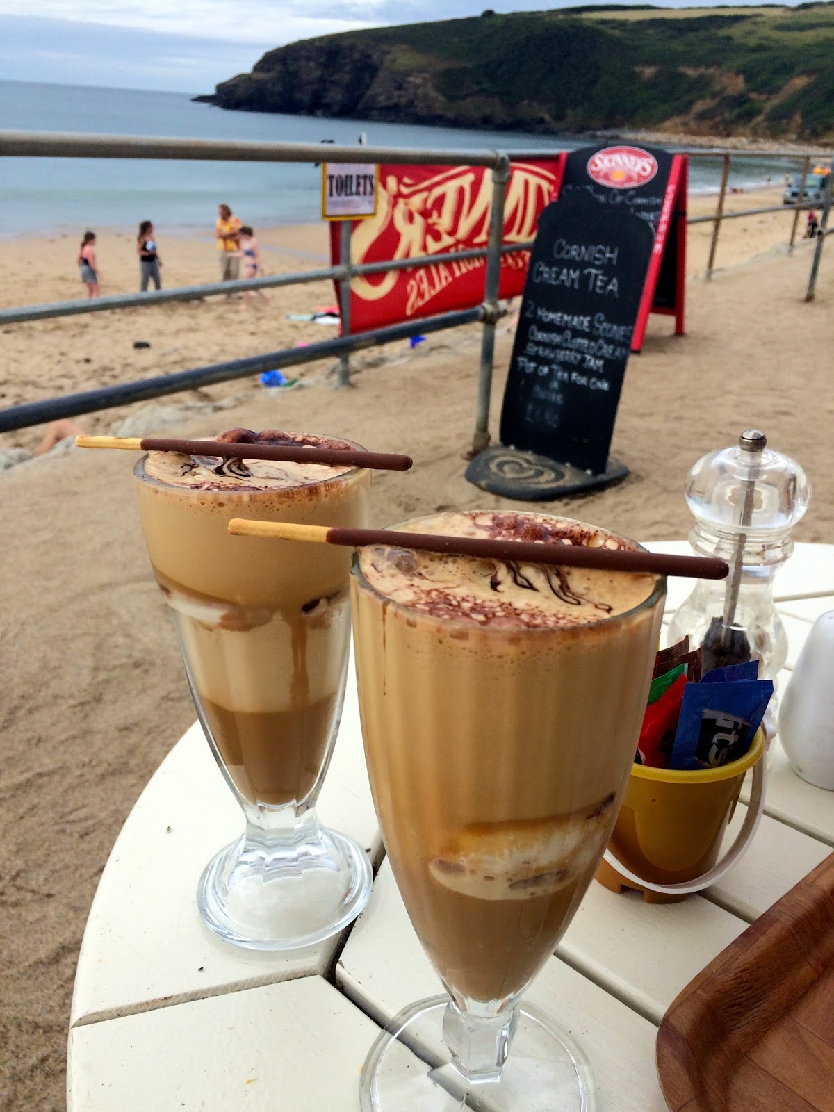 Beachcomber Cafe Praa Sands, food bloggers UK, travel bloggers UK, places to eat Marazion