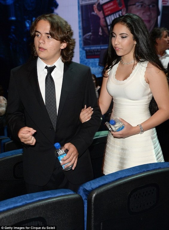 Blanket Jackson Forever Prince y Katherine en el debut del espectáculo