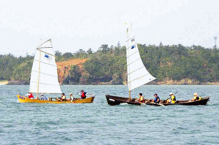 2 sailing sabani boats, race