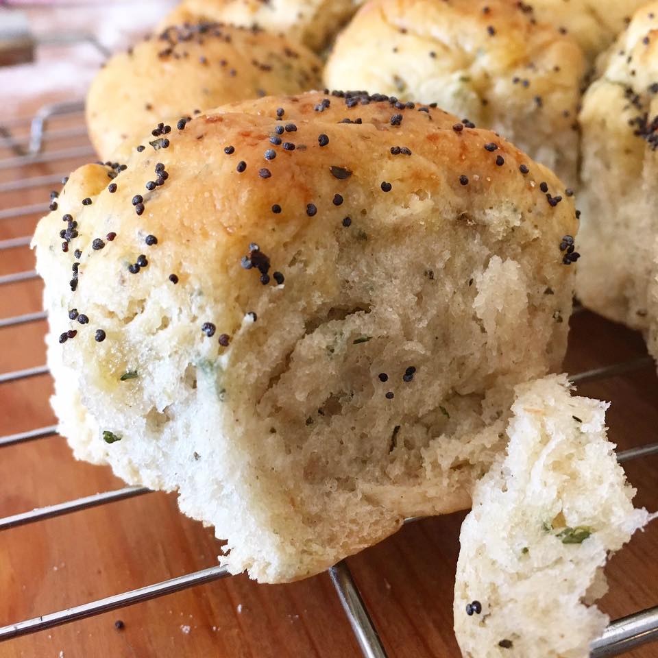 MATTYB BAKES POPPIN' GARLIC AND HERB TEAR AND SHARE ROLLS